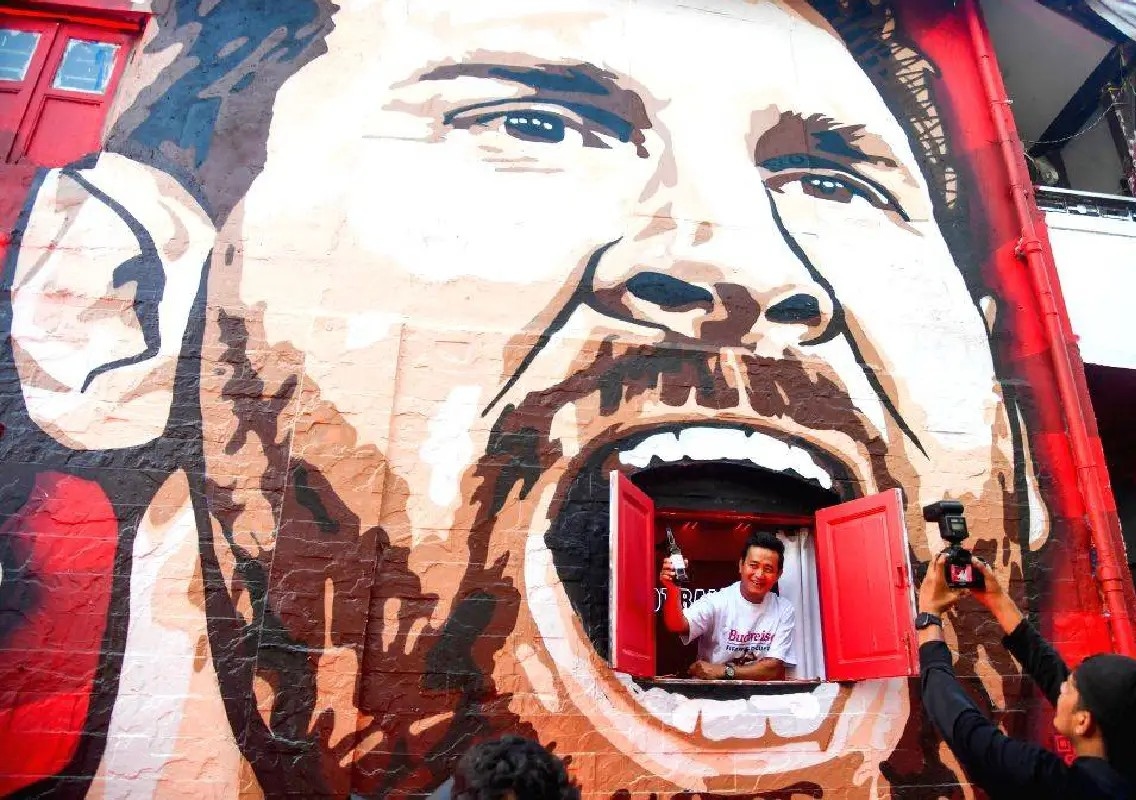 Mumbai artist pays tribute to Messi with striking portrait - News Karnataka