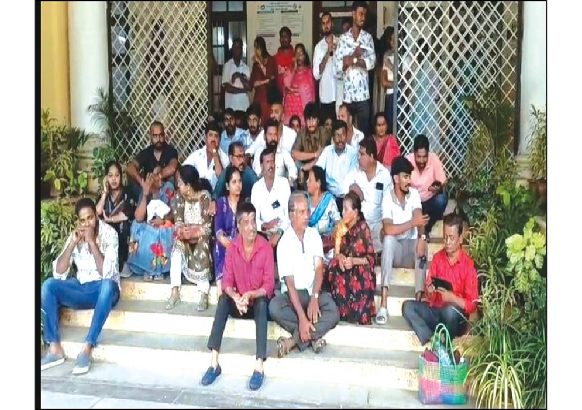 Mysuru Aahaara Mela vendors oppose lottery system - News Karnataka