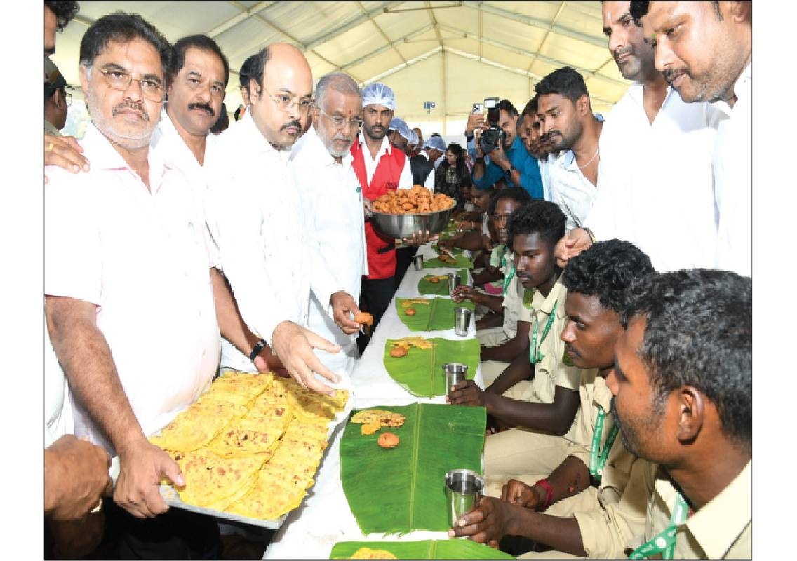 Mysuru hosts breakfast for Dasara elephant handlers and families - News Karnataka