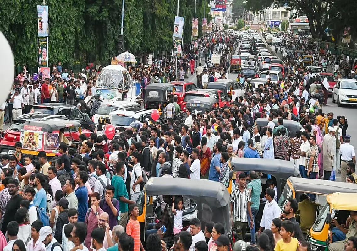 Mysuru Dasara jumbos draw huge crowds, raising safety concerns - News Karnataka