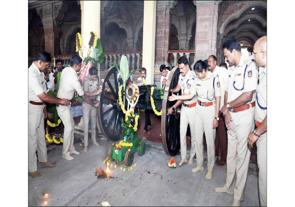 Mysuru Palace cannons get puja ahead of Dasara - News Karnataka