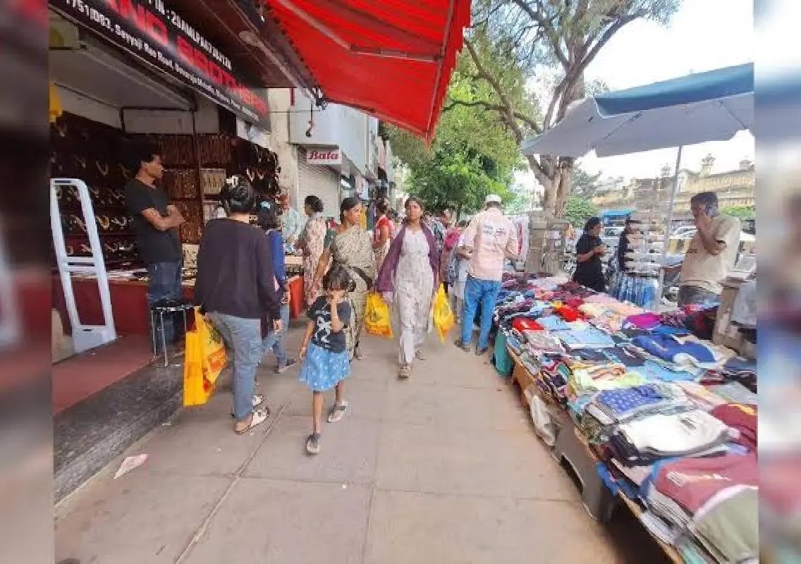 Mysuru footpath encroachment returns despite civic body’s eviction drive - News Karnataka