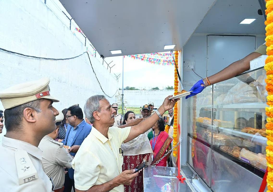 Karnataka prisons launch bakery on wheels in Bengaluru - News Karnataka