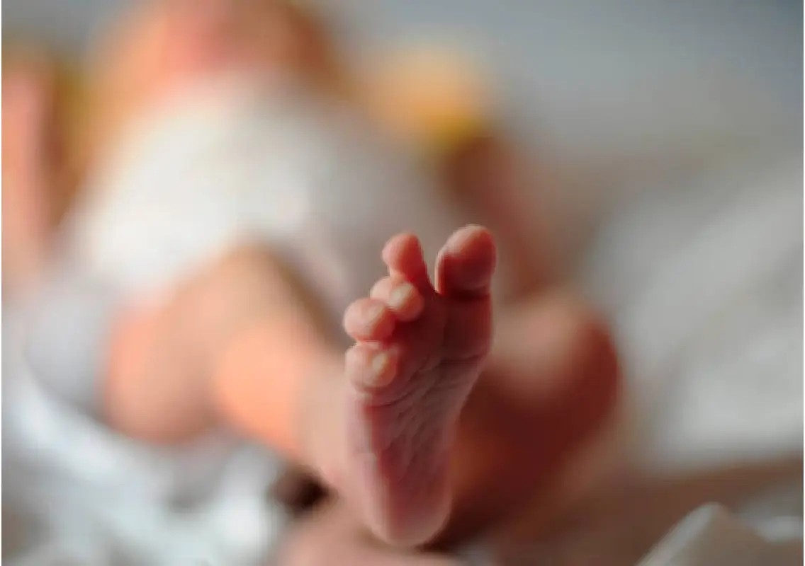 Newborn baby found abandoned near road in Hoode: WATCH - News Karnataka