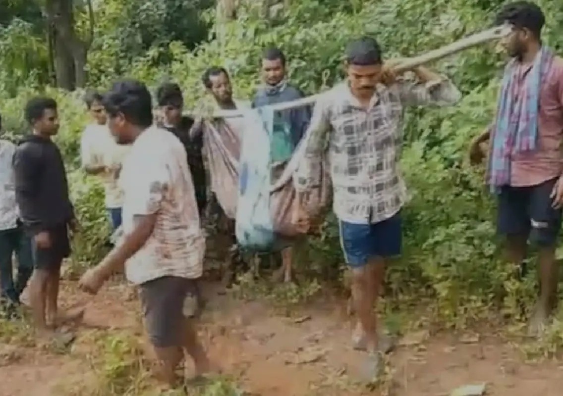 No ambulance could reach her, so villagers carried her 11 km - News Karnataka