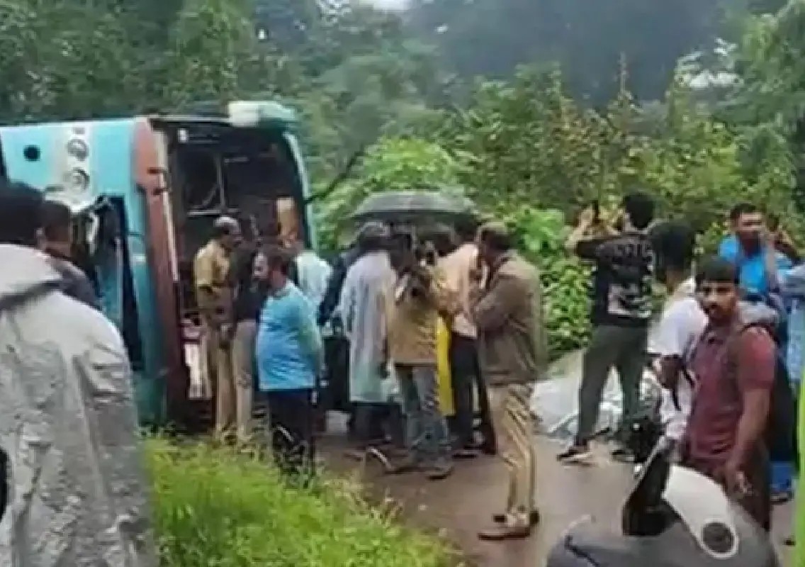 Over 50 passengers escape unhurt as bus overturns near Panambur - News Karnataka