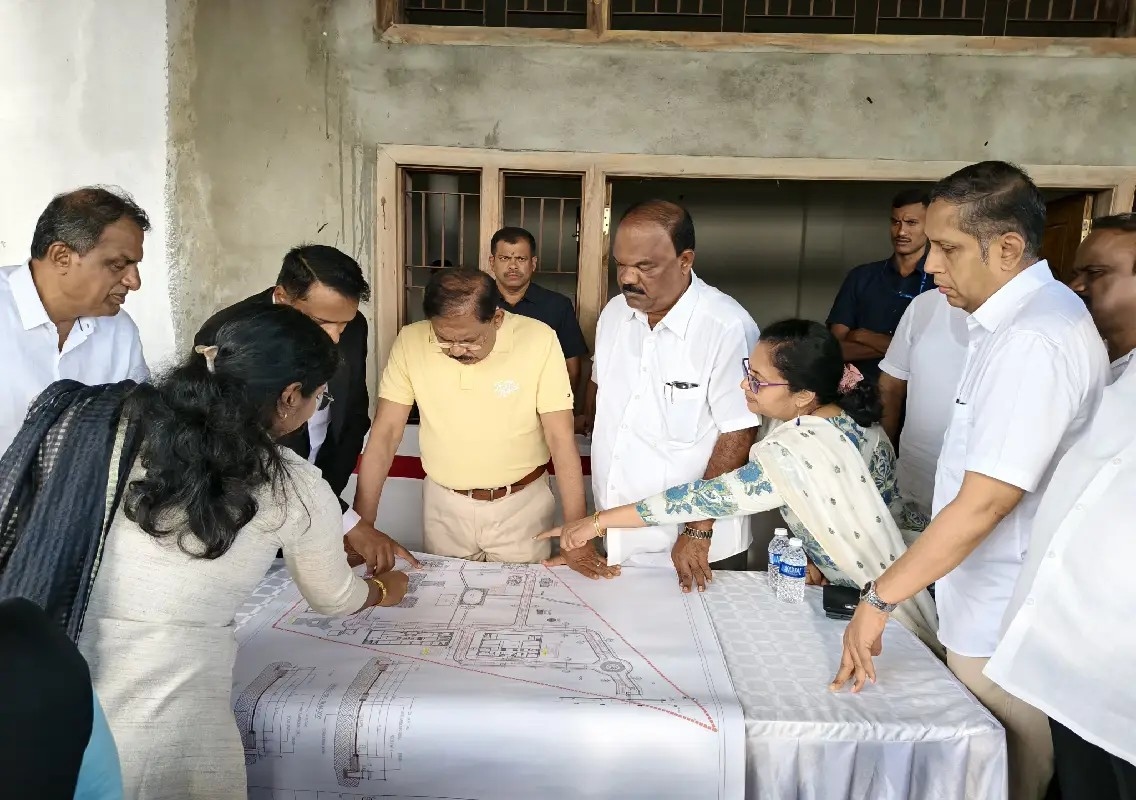 Parameshwara inspects unused Mangalore University campus in Belapu - News Karnataka