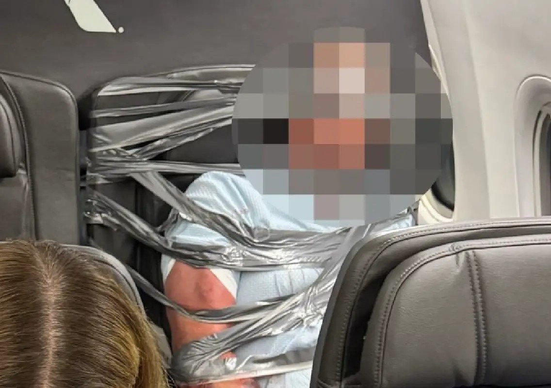 Passenger duct-taped to seat after alleged attack on US flight - News Karnataka