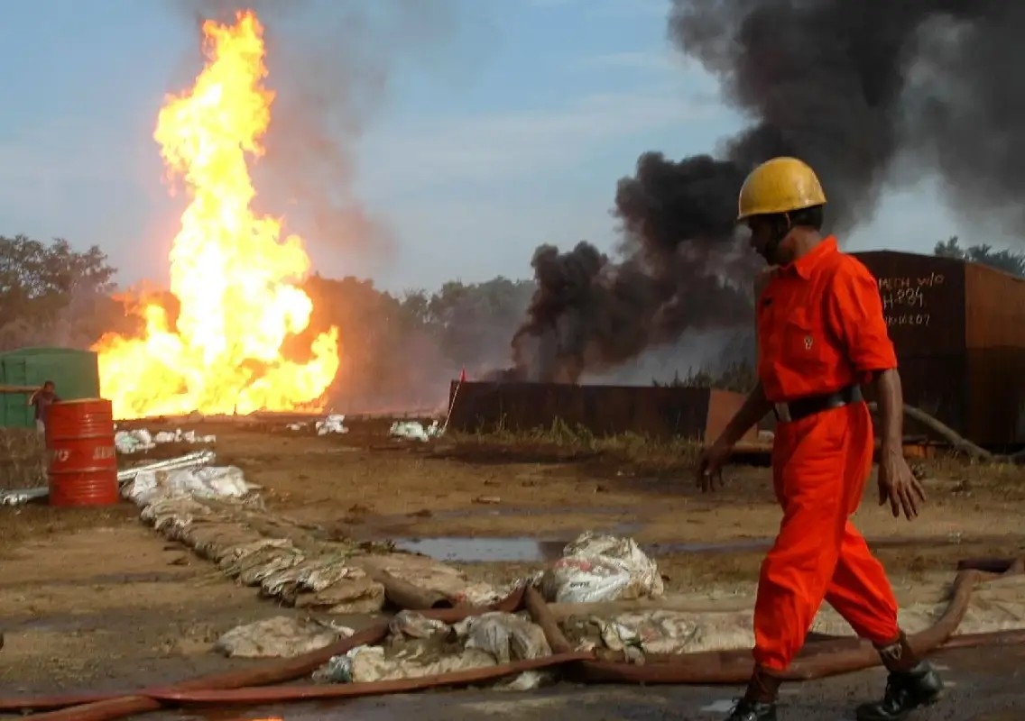 Petrol fumes ignite inside well, leaving three seriously injured - News Karnataka