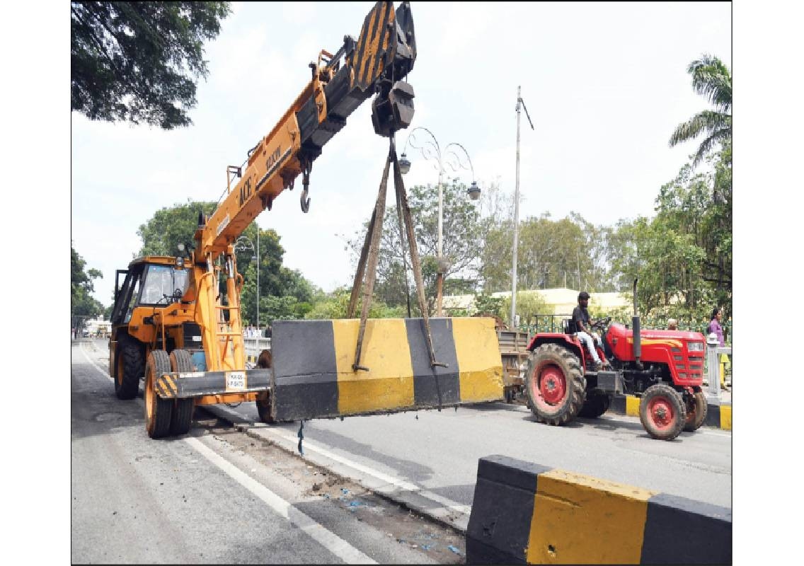 MCC asphalts Sayyaji Rao Road for Mysuru Dasara 2026 - News Karnataka