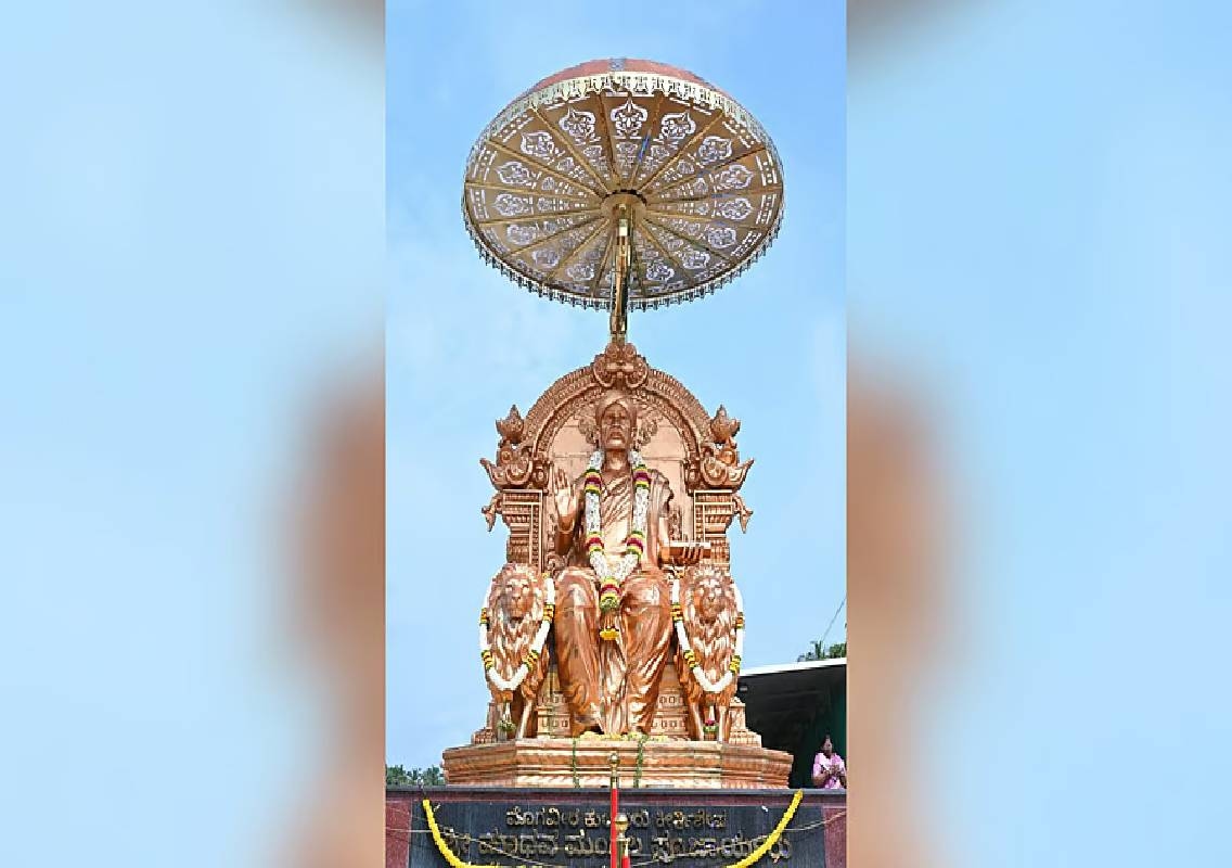31-foot bronze statue unveiled in Udupi's Uchila - News Karnataka