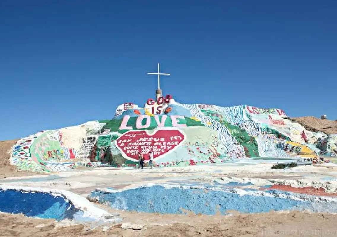 The colourful desert mountain built on one simple message - News Karnataka