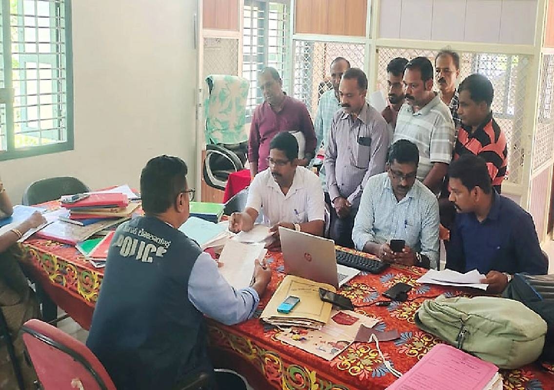 Udupi Lokayukta inspects Belur panchayat office - News Karnataka