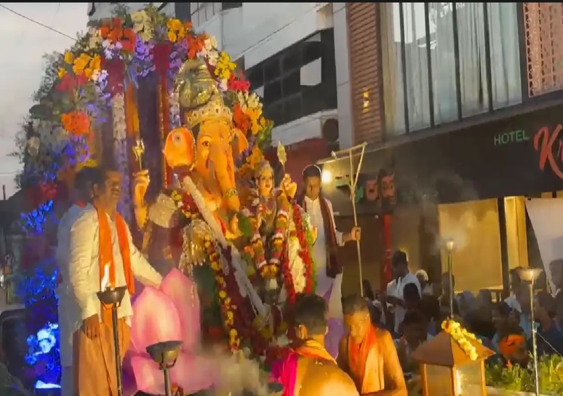 Udupi’s ‘King of Udupi’ Ganapathi immersed at Malpe Beach - News Karnataka