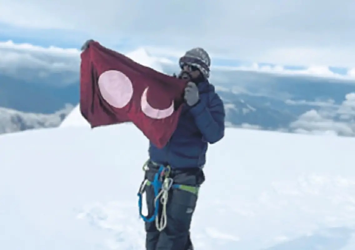 Ujire mountaineer Pradeep Babu Shetty scales 7,077-metre Mount Kun - News Karnataka