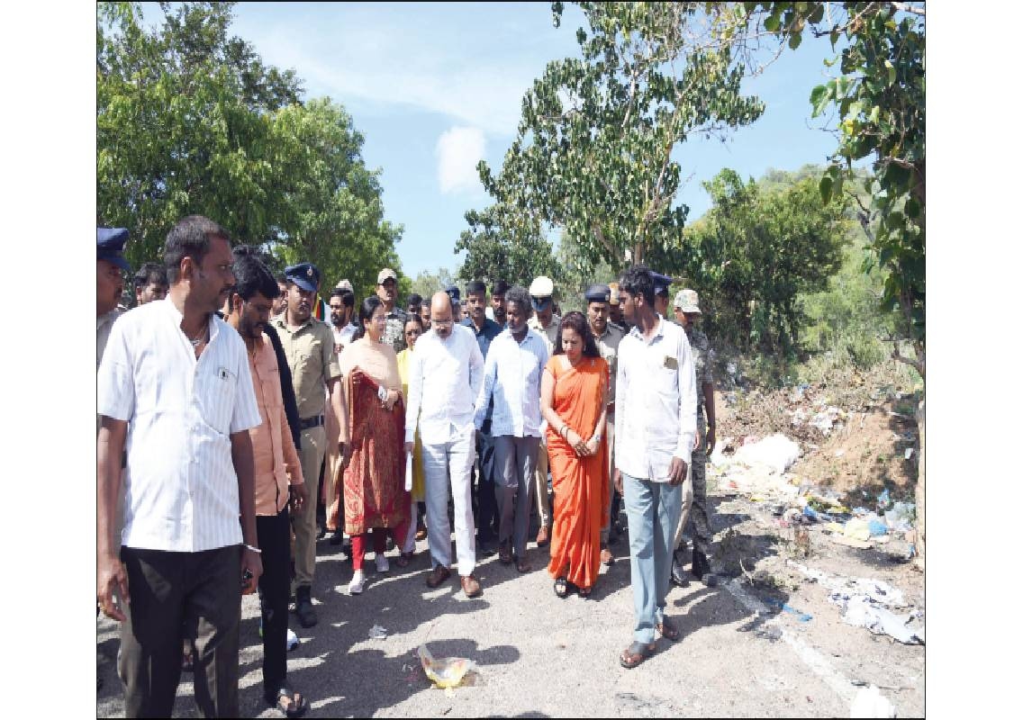 Mysuru minister orders action over Chamundi Hill garbage dump - News Karnataka