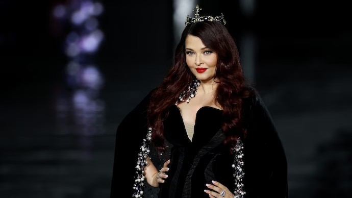 Aishwarya Rai's regal Paris Fashion Week appearance - News Karnataka