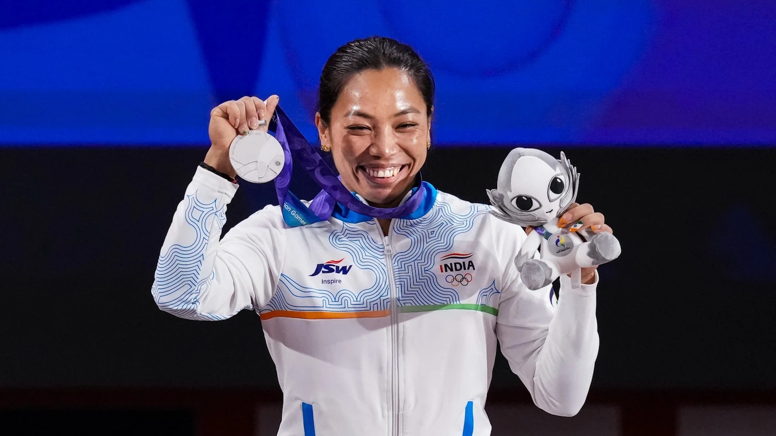 Mirabai Chanu wins Asian Games silver after 28 years - News Karnataka