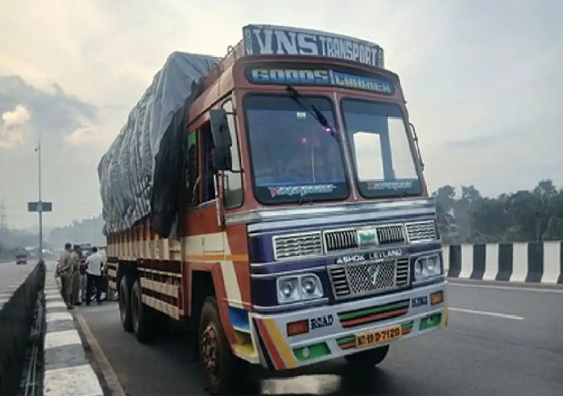 Bantwal police seize truck carrying over 20 cattle - News Karnataka