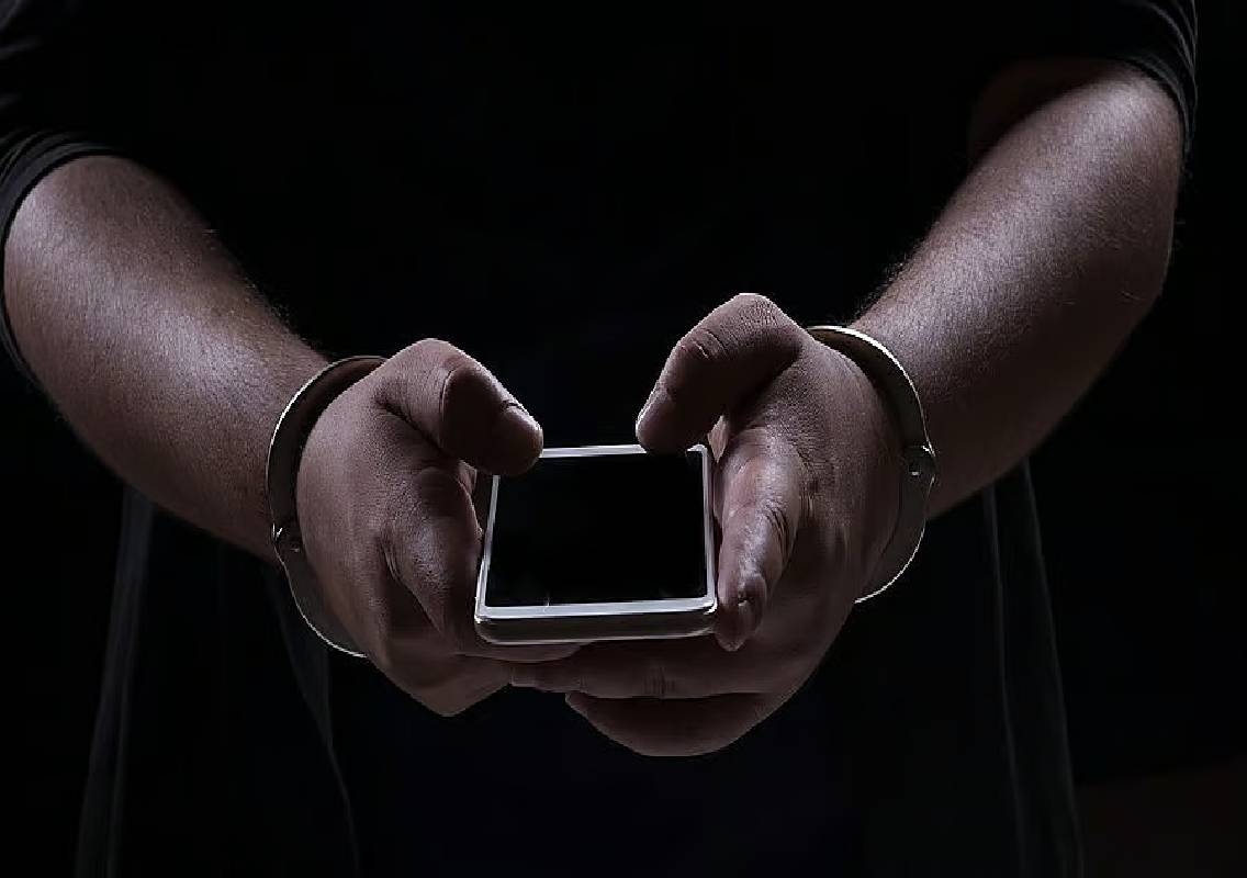 Bengaluru Man Blackmailed With AI Video, Loses ₹1.85 Lakh - News Karnataka