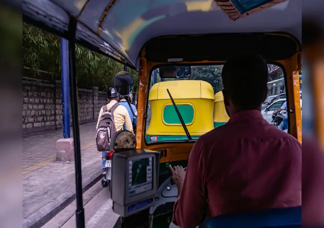 Bengaluru man alleges auto driver tried to pull him off Rapido bike - News Karnataka