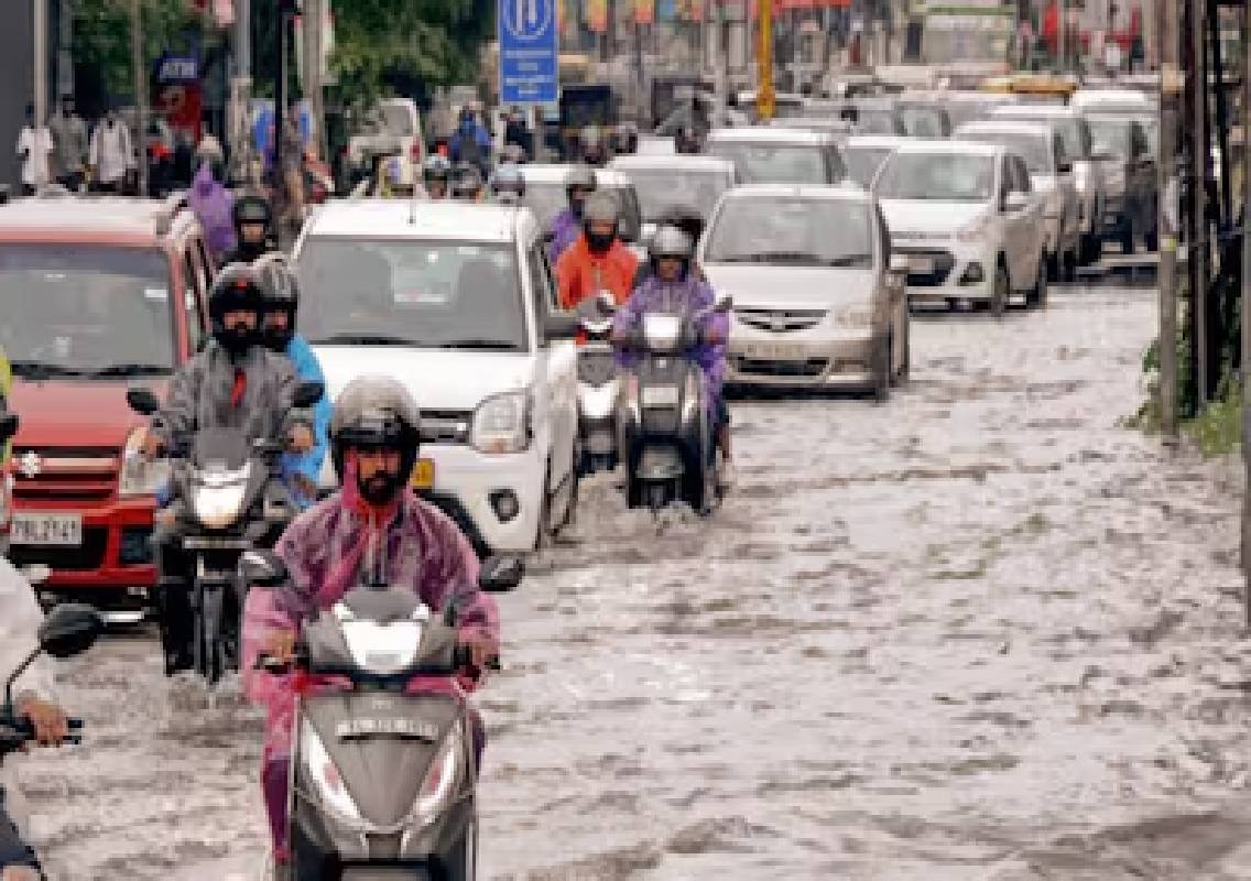 Bengaluru rain floods roads as Karnataka sees showers - News Karnataka