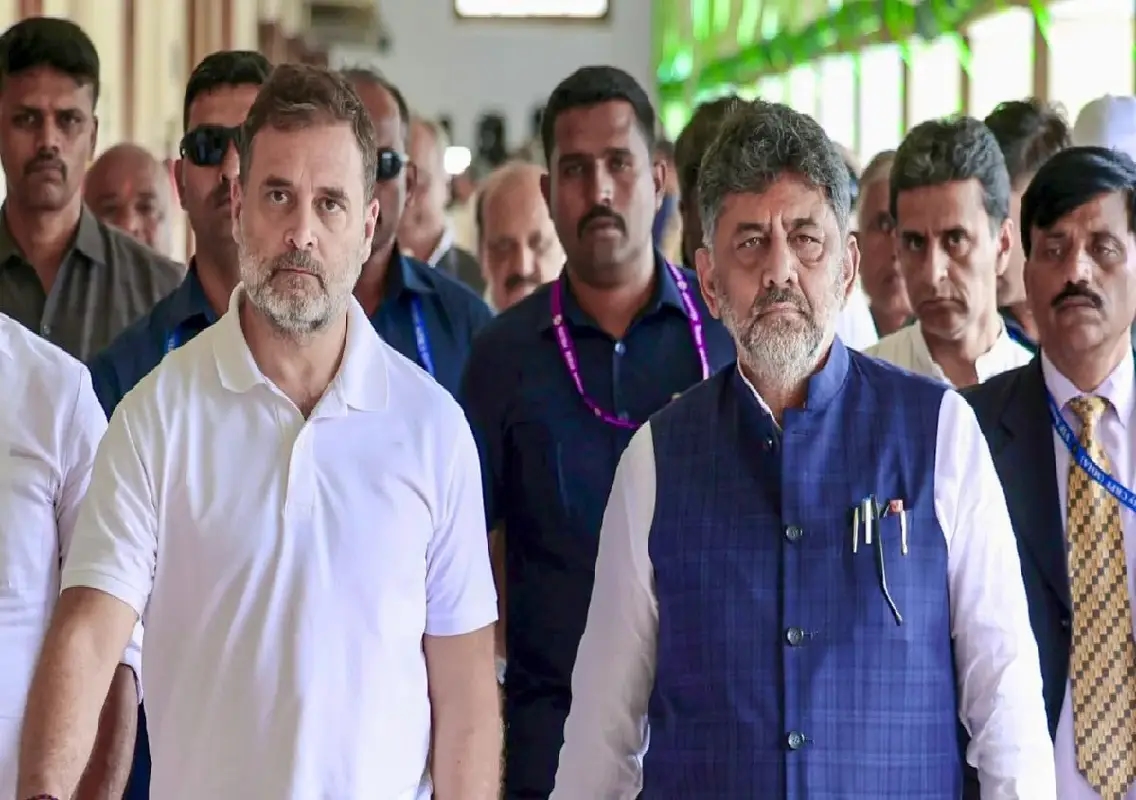 DK Shivakumar joins Rahul Gandhi at INDIA bloc protest in Delhi: WATCH - News Karnataka