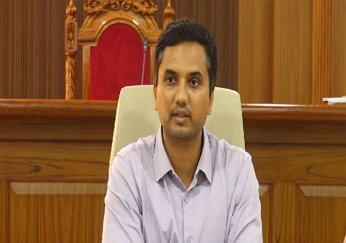 Mangaluru DC Warns Hospitals Over Snakebite First Aid - News Karnataka