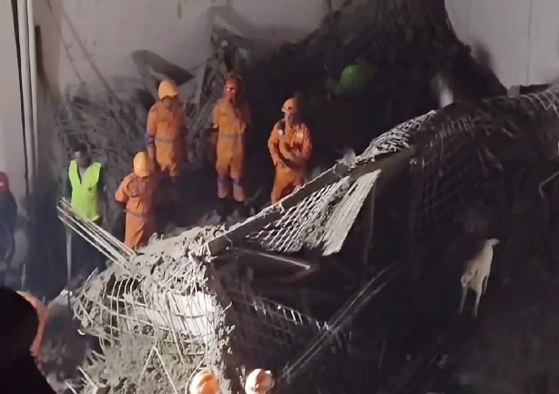 Delhi building collapse kills three in Harsh Vihar - News Karnataka