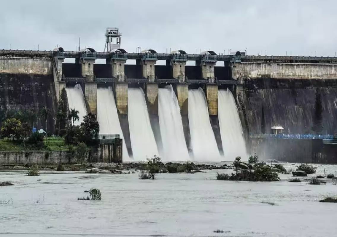 Karnataka drought: Farmers adopt new irrigation methods - News Karnataka