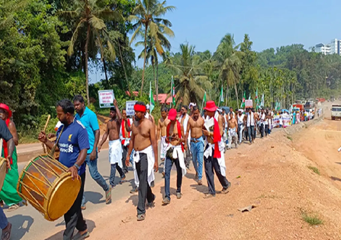 Koraga land rights: Adivasi committee stages semi-nude protest in Mangaluru: WATCH - News Karnataka