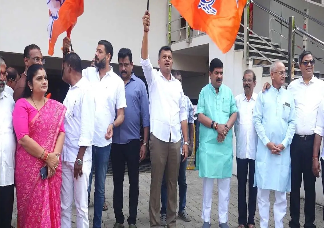 Mangaluru BJP celebrates NDA sweep in Karnataka MLC elections - News Karnataka
