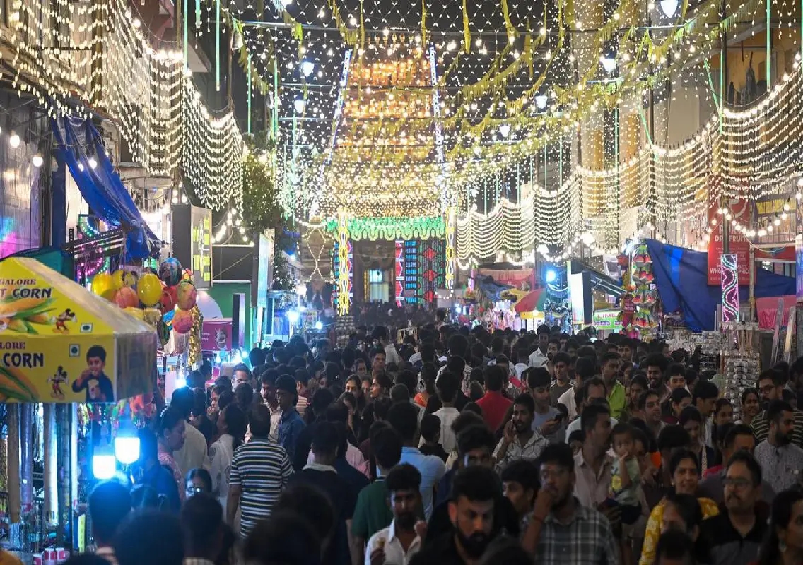 Mangaluru glows with Dasara lights as holiday rush chokes roads - News Karnataka