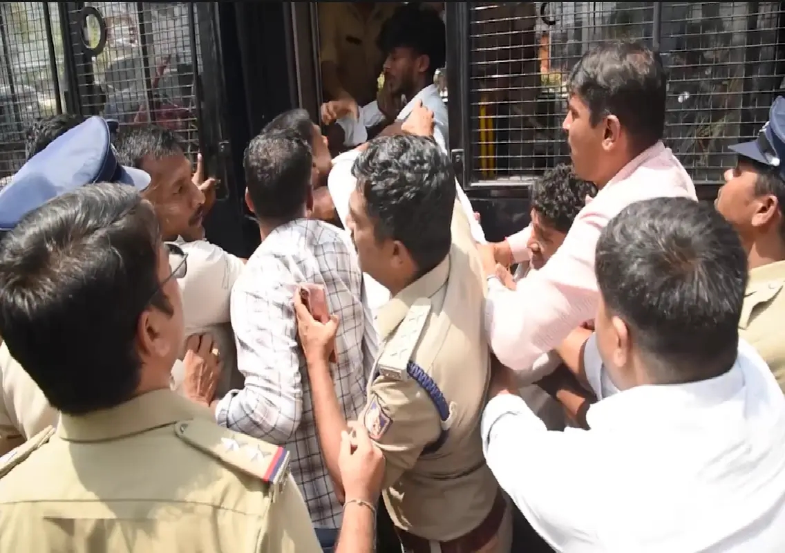 Mangaluru student protest: Demand action against police over alleged assault - News Karnataka