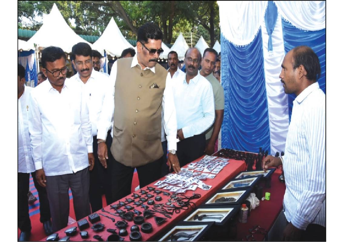 Mysuru Dasara: Fine Arts and Handicrafts Expo Begins at CAVA - News Karnataka