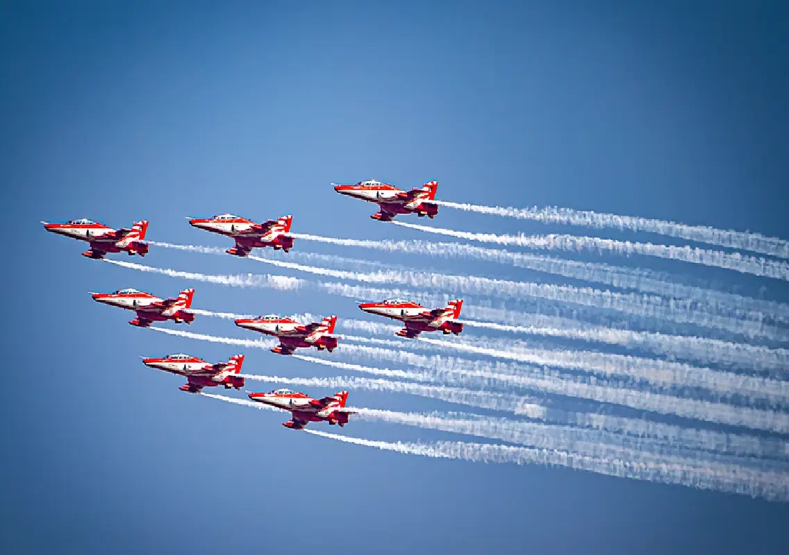 Mysuru Dasara airshow curtailed by rain, Surya Kiran to return Monday - News Karnataka