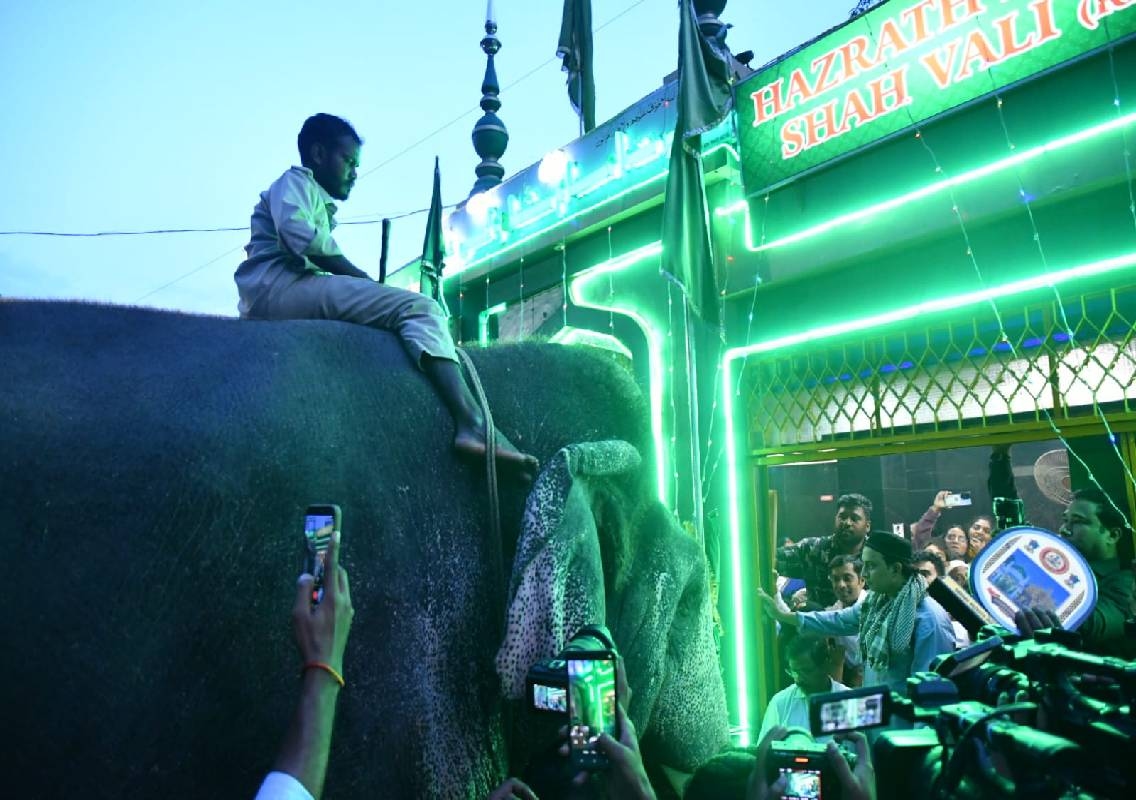 Mysuru Dasara Elephants Visit Imam Shah Wali Dargah - News Karnataka