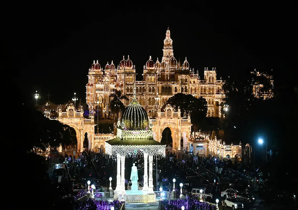 Mysuru Dasara row sparks social media debate over Wadiyar legacy - News Karnataka