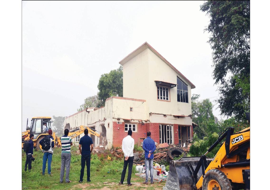 Mysuru MDA Demolishes House, Reclaims ₹80 Crore Land - News Karnataka