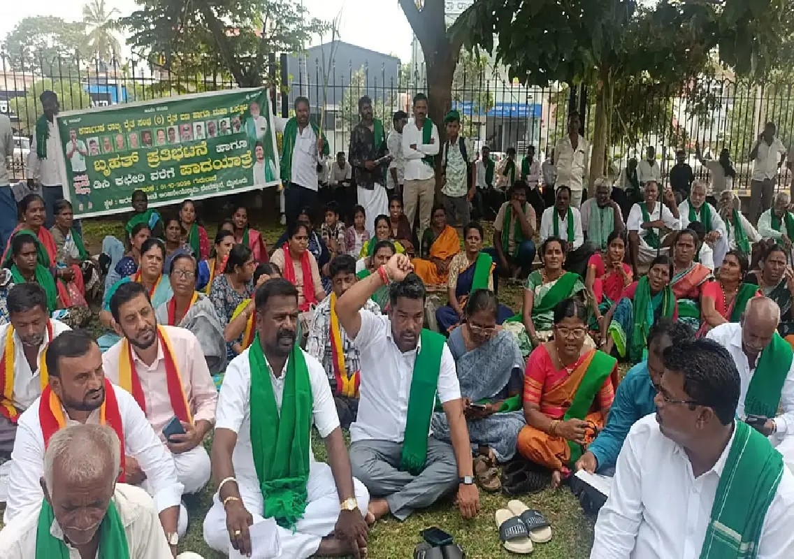 Mysuru farmers protest grand Dasara amid drought, seek loan waiver - News Karnataka