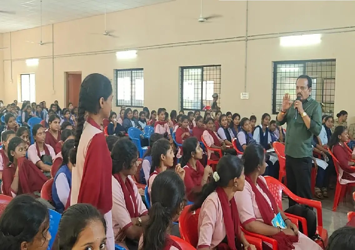 Puttur MLA Ashok Rai assures support to women college students - News Karnataka