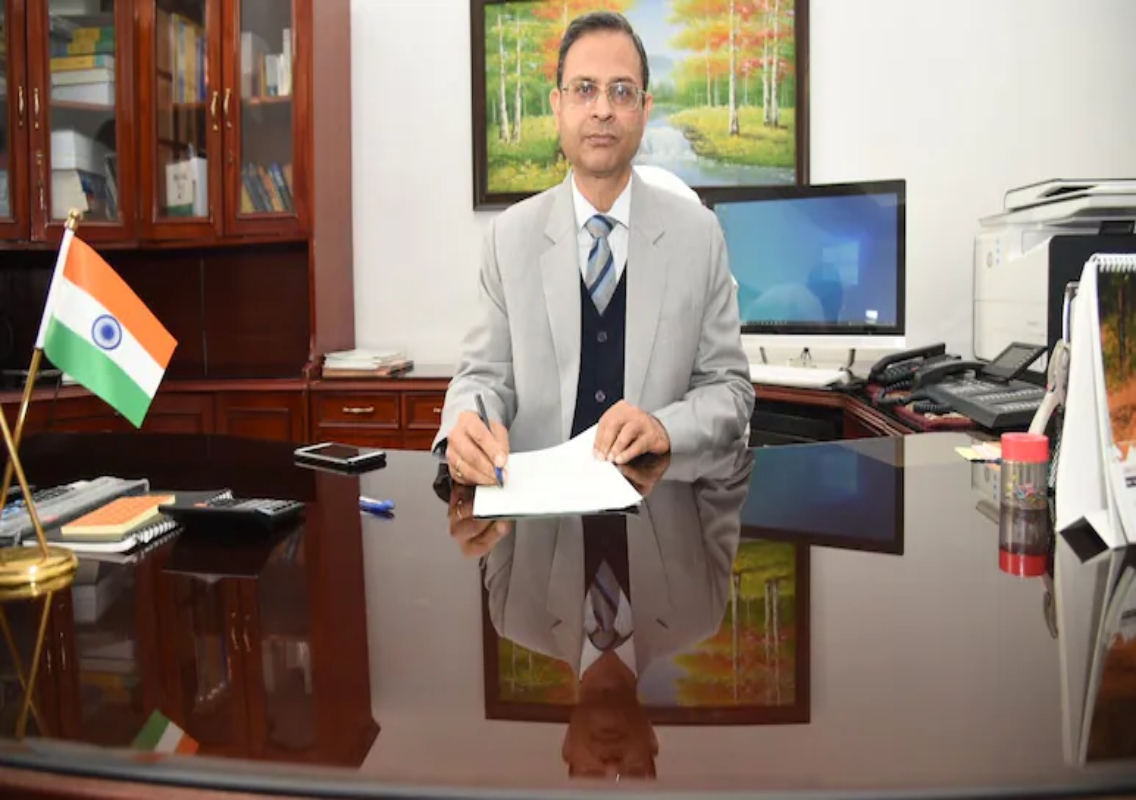 RBI Governor on Rupee Stability and Interest Rates - News Karnataka