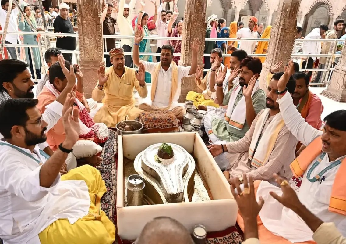 Special prayers held for Captain Smit Machchhar at Somnath, Kashi Vishwanath: WATCH - News Karnataka