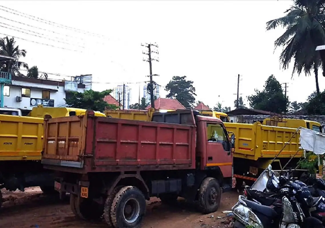 Sullia police seize pickup vehicle carrying sand without permit - News Karnataka