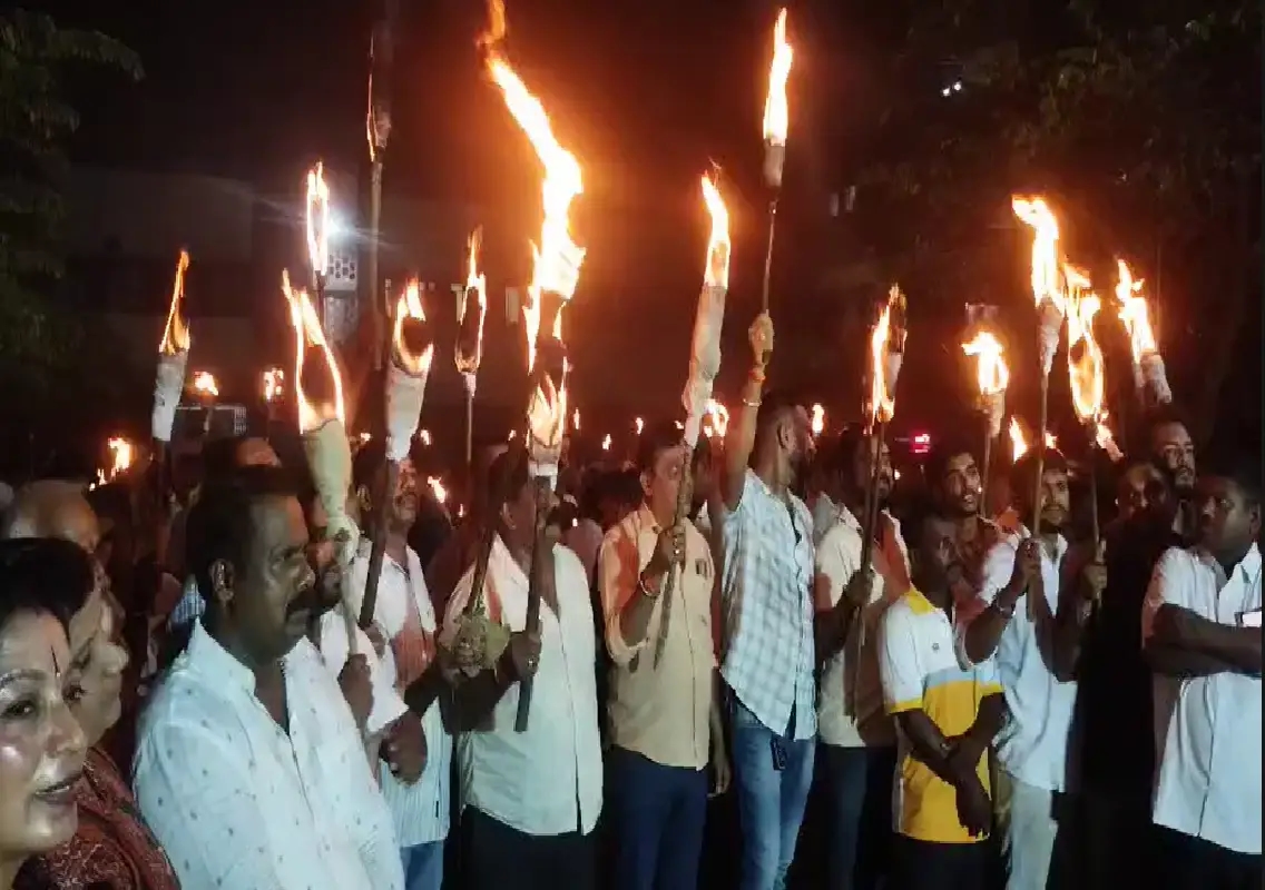 Udupi BJP holds torchlight march against MESCOM - News Karnataka
