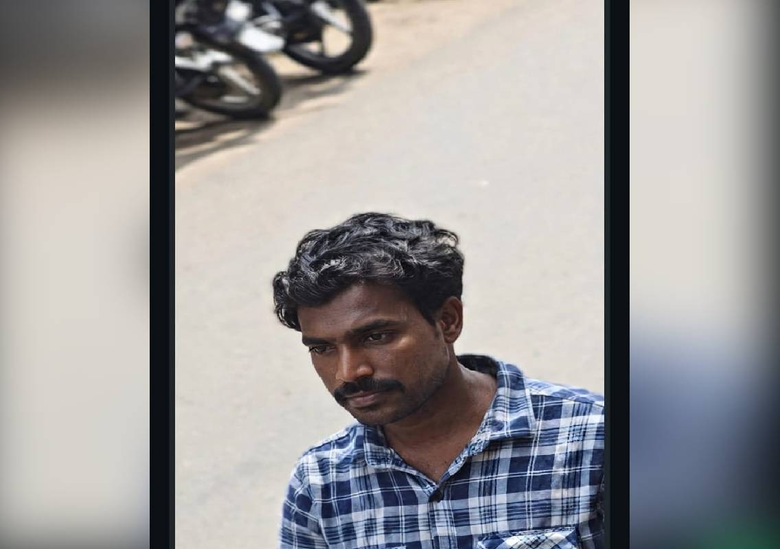 Udupi Mobile Shop Theft Captured on CCTV - News Karnataka