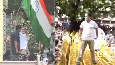 Rahul Gandhi climbs barricade during CEC protest - News Karnataka