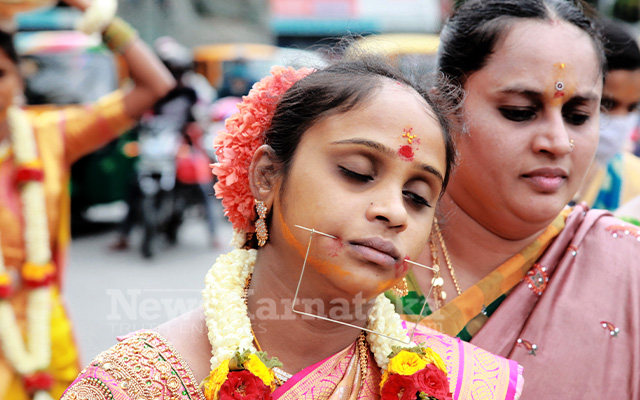 Devotees during the Annammadevi procession from Hudson circle to Sri Dharmaraya swamy temple