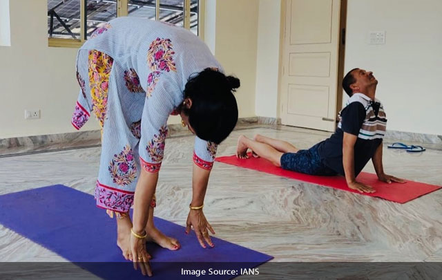Kangana Ranaut Reveals How She Inspired Her Family To Start Yoga Main