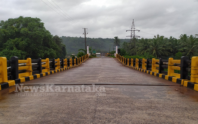 Maravoor Bridge Develops Crack Vehicular Movement Suspended